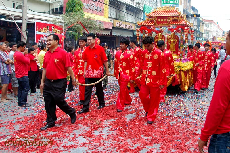 งานประเพณีทิ้งกระจาด สุพรรณบุรี