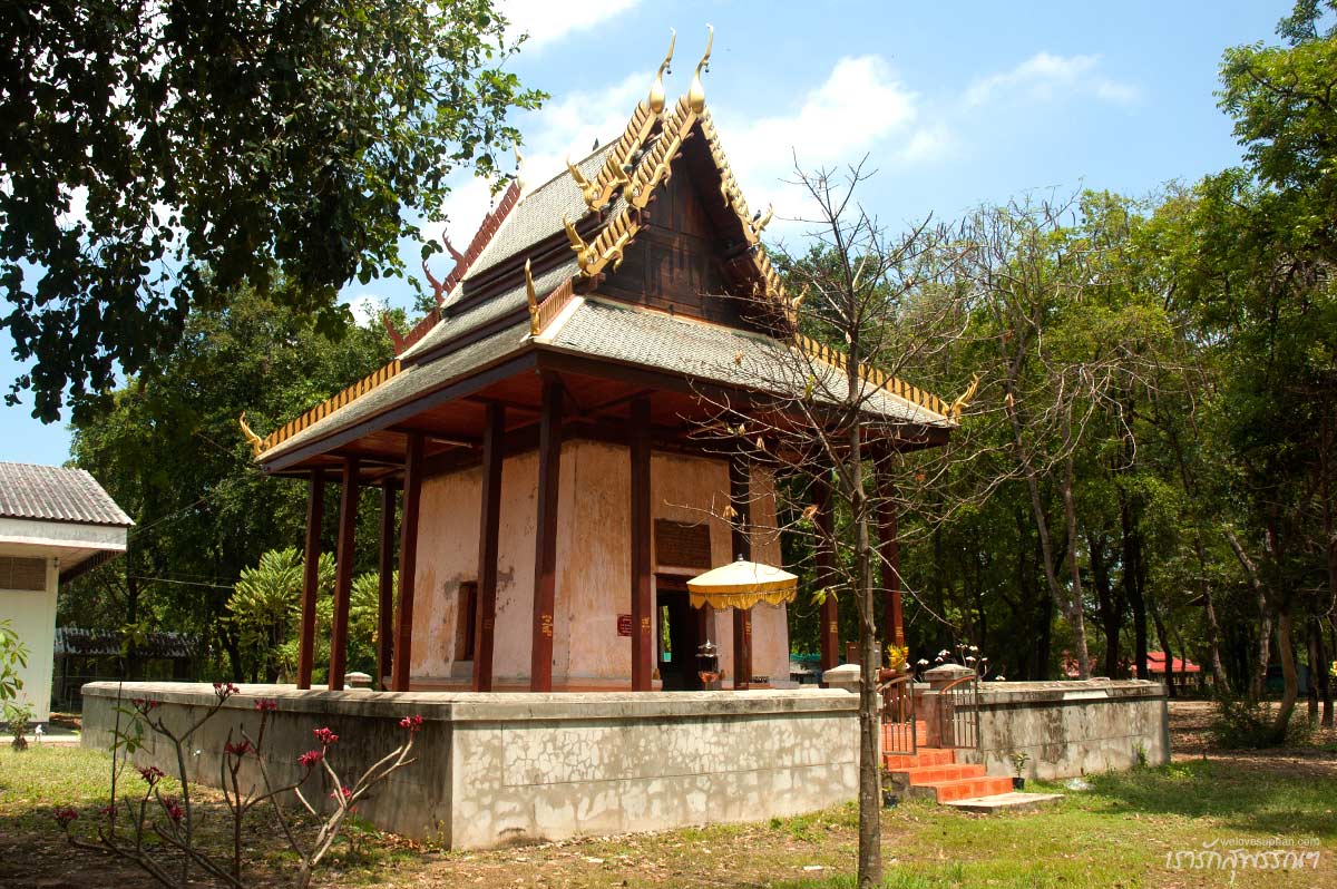 พระพุทธบาท 4 รอย วัดสามชุก อ.สามชุก จ.สุพรรณบุรี